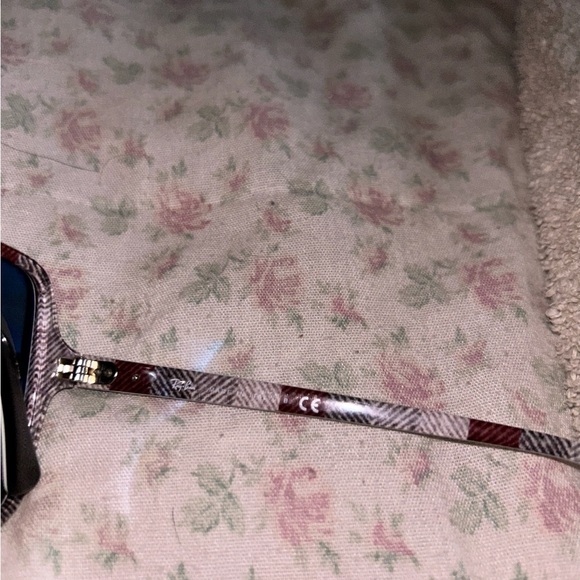 Auth Ray-Ban Sunglasses - Picture 5 of 6